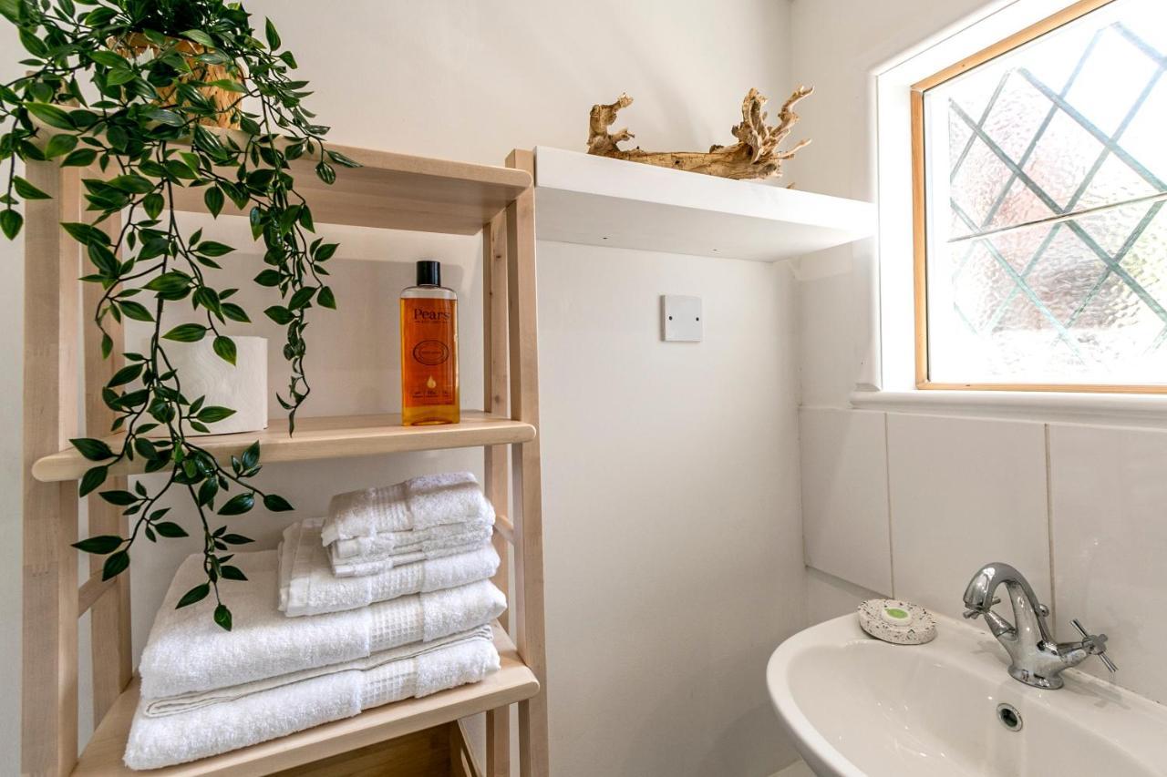 The Annex - Unparalleled Beach Front Luxury Accommodation - Private South West Facing Patio Area - Pet Friendly - Sky - Netflix - Super Fast Wi-Fi - Stones Throw To The Beach Bournemouth Exterior foto