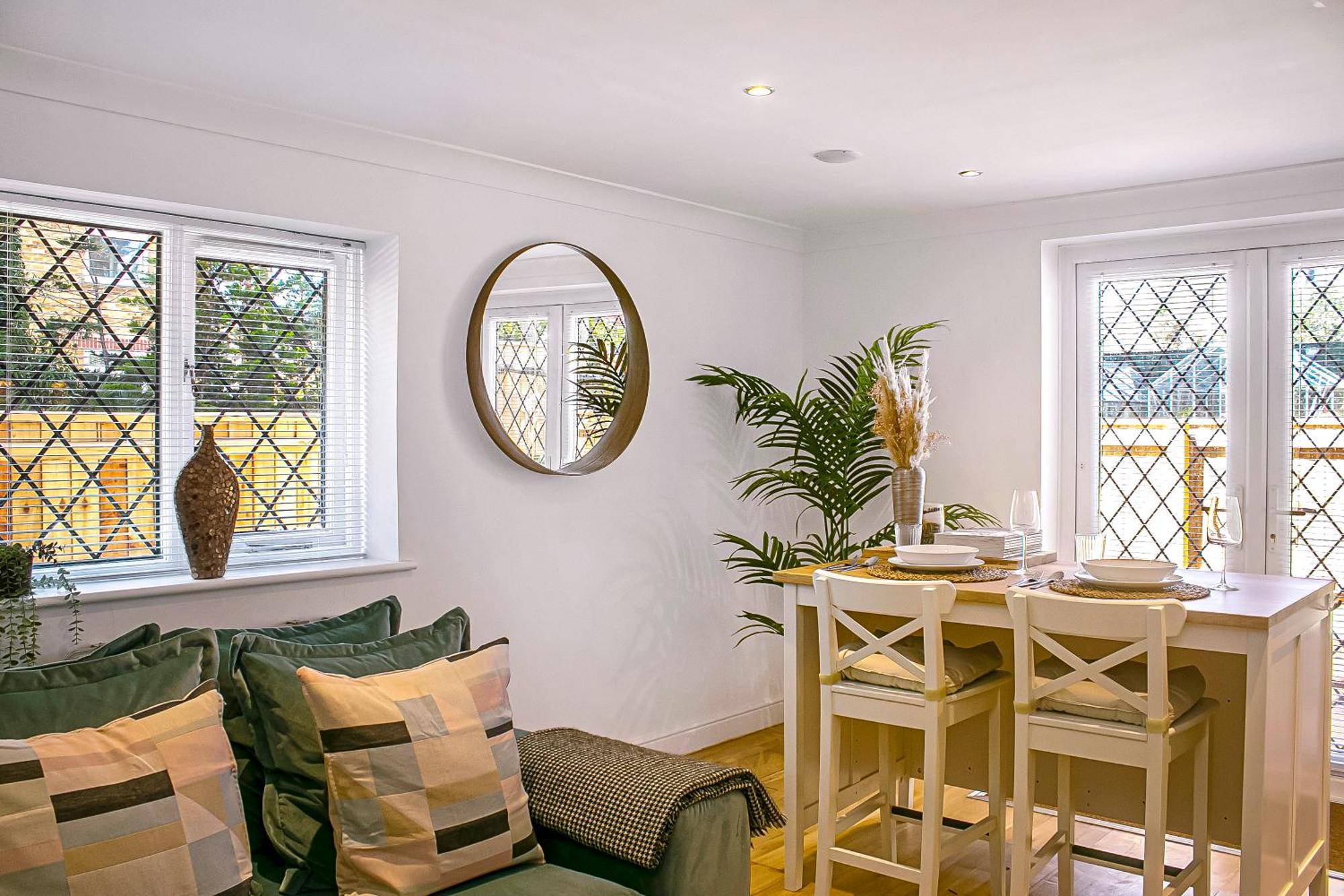 The Annex - Unparalleled Beach Front Luxury Accommodation - Private South West Facing Patio Area - Pet Friendly - Sky - Netflix - Super Fast Wi-Fi - Stones Throw To The Beach Bournemouth Exterior foto